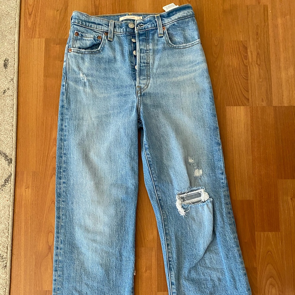 NEW Levi’s premium rib cage straight ankle jean